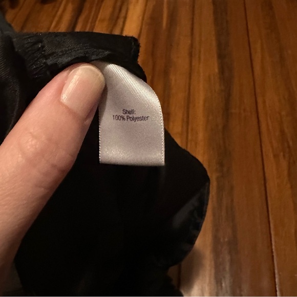 Jennifer Lopez Women’s Black Shorts Size 8 - Picture 6 of 7